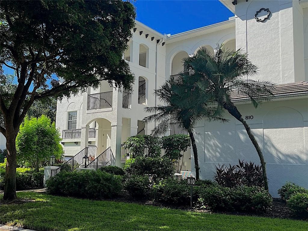 810 Breakaway LN 202 NAPLES, FL 34108