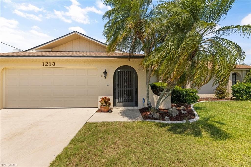 1213 SE 28th TER CAPE CORAL, FL 33904