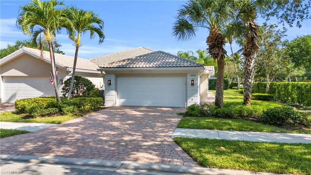 3202 Barbados LN NAPLES, FL 34119