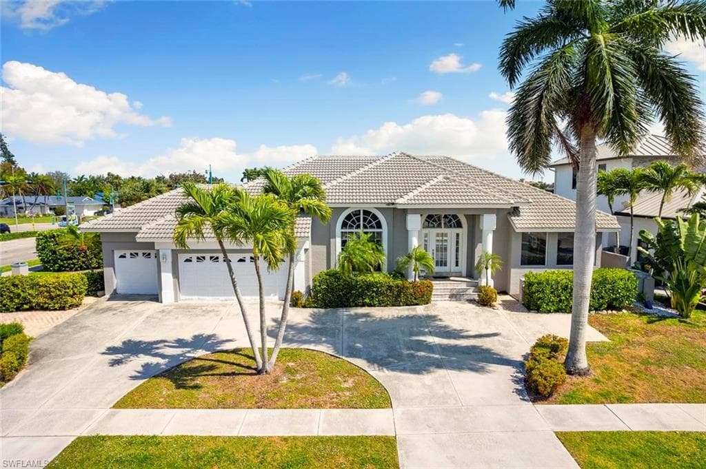 738 Caribbean CT MARCO ISLAND, FL 34145