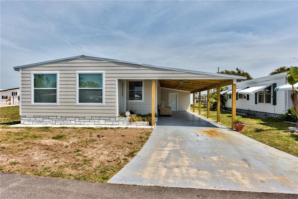 2862 Indianwood DR NORTH FORT MYERS, FL 33917