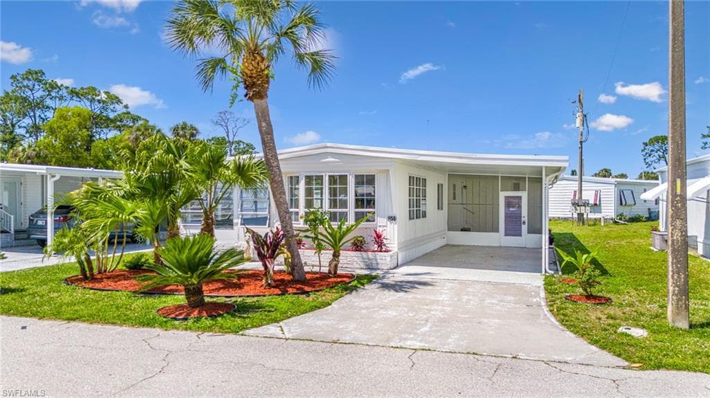 814 Holly Berry CT NORTH FORT MYERS, FL 33903