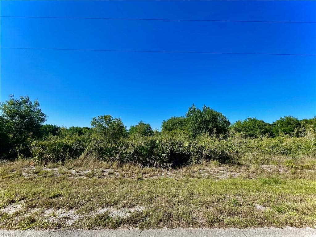 4305 E 23rd ST ALVA, FL 33920