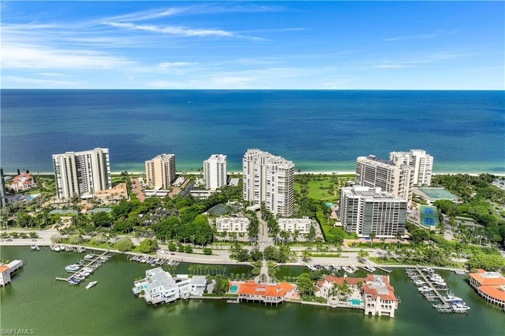 4021 Gulf Shore BLVD N 303 NAPLES, FL 34103