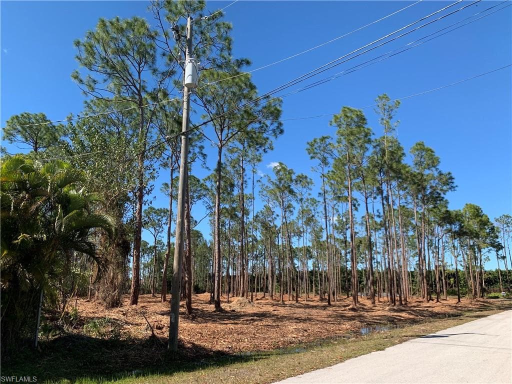 24000 Golden Eagle LN BONITA SPRINGS, FL 34135