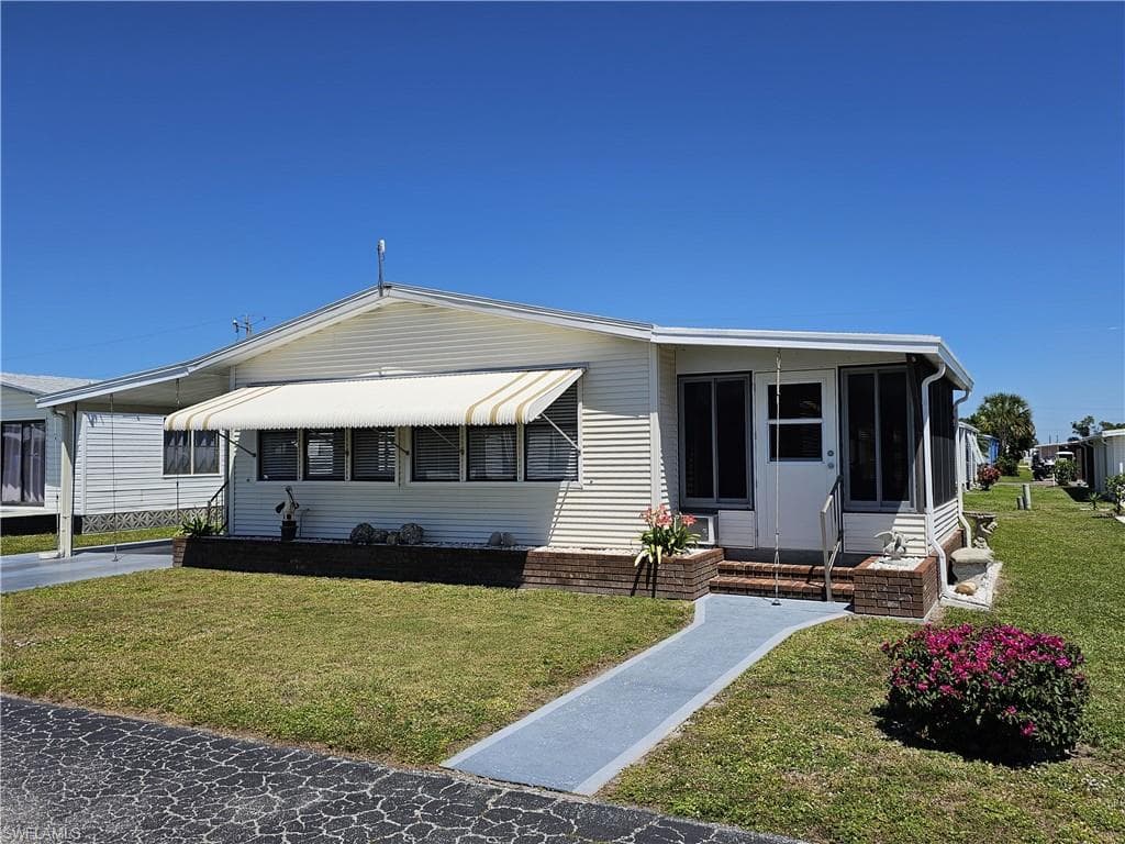 9103 Flamingo CIR NORTH FORT MYERS, FL 33903