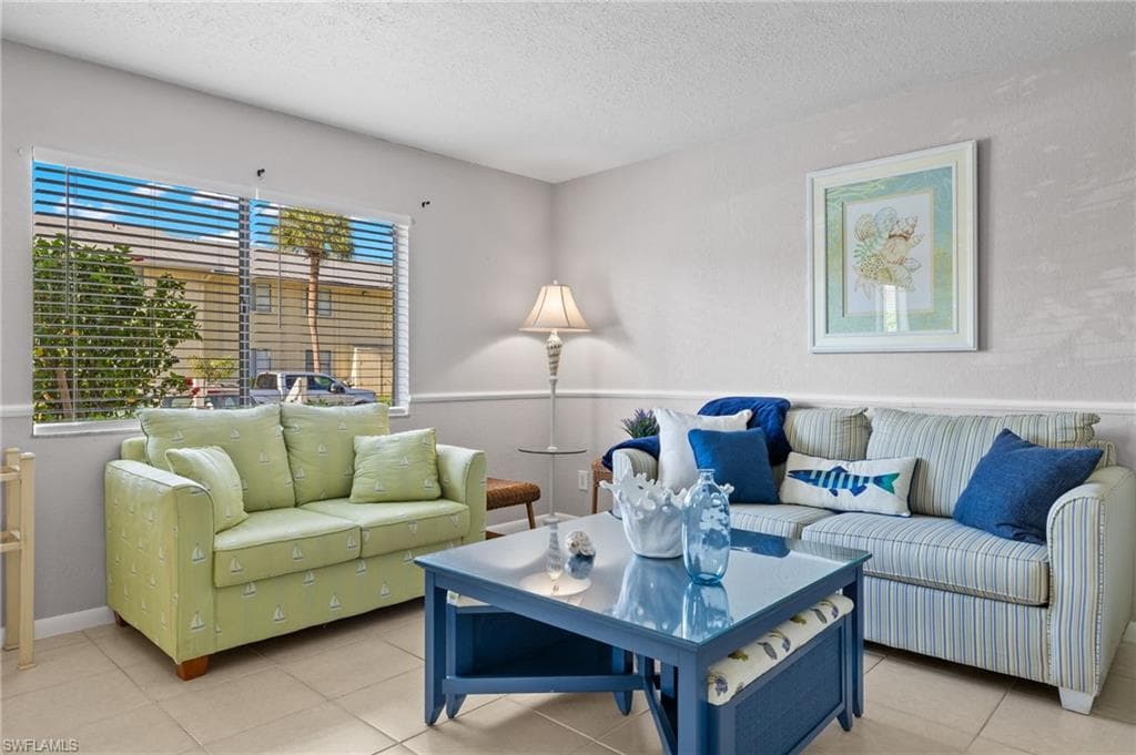 4625 Bayshore DR D3 NAPLES, FL 34112