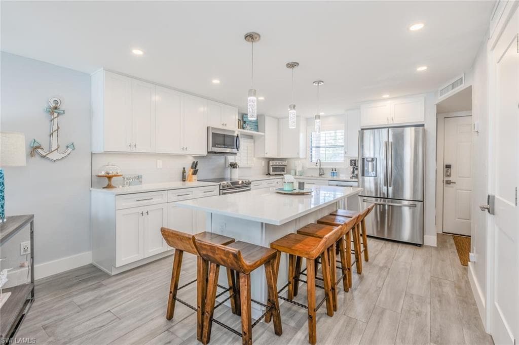1011 Anglers CV H204 MARCO ISLAND, FL 34145