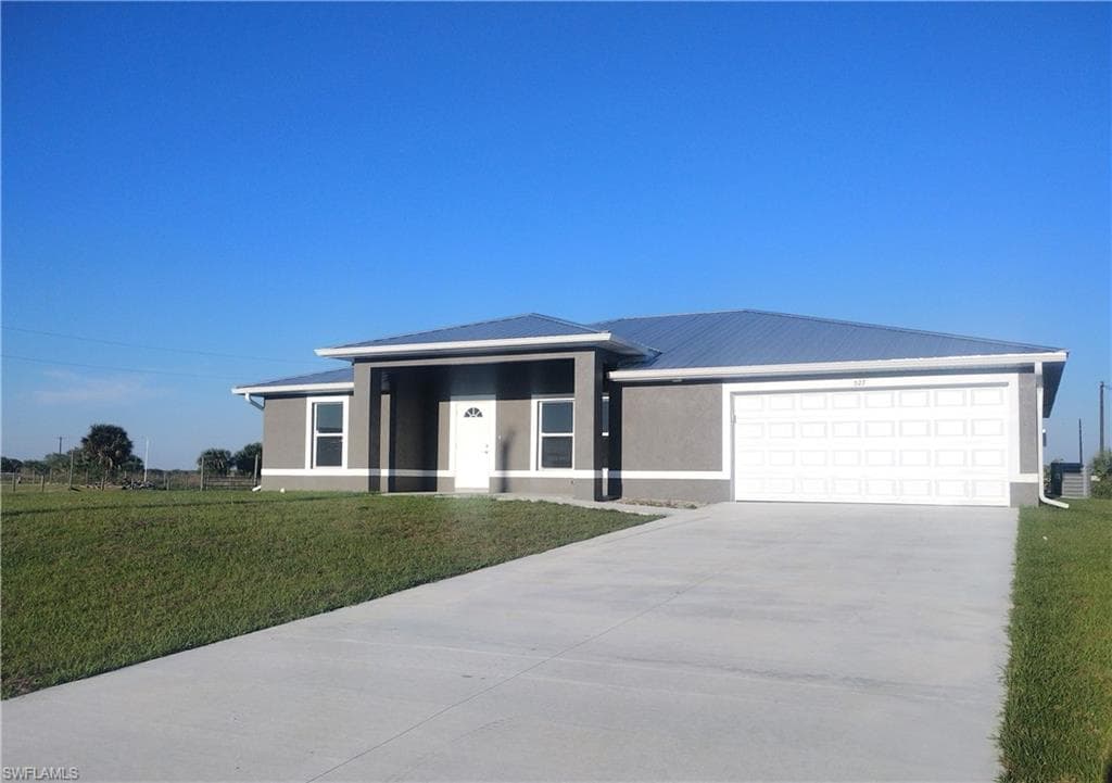 527 David CIR LABELLE, FL 33935