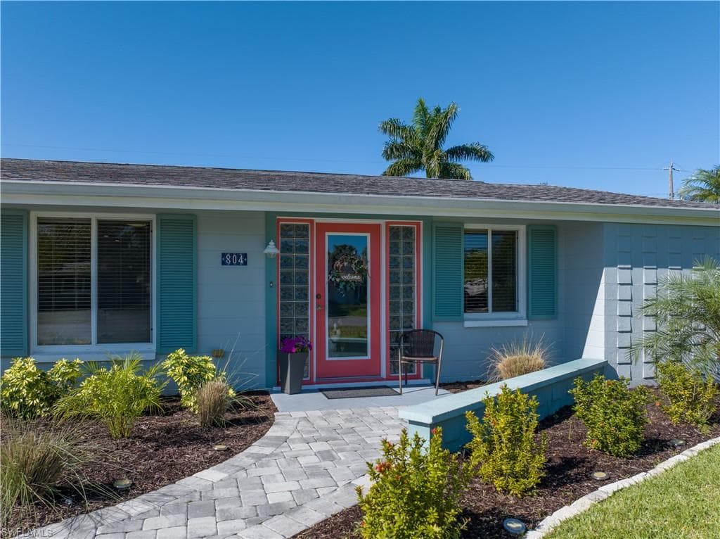 804 Entrada DR N FORT MYERS, FL 33919
