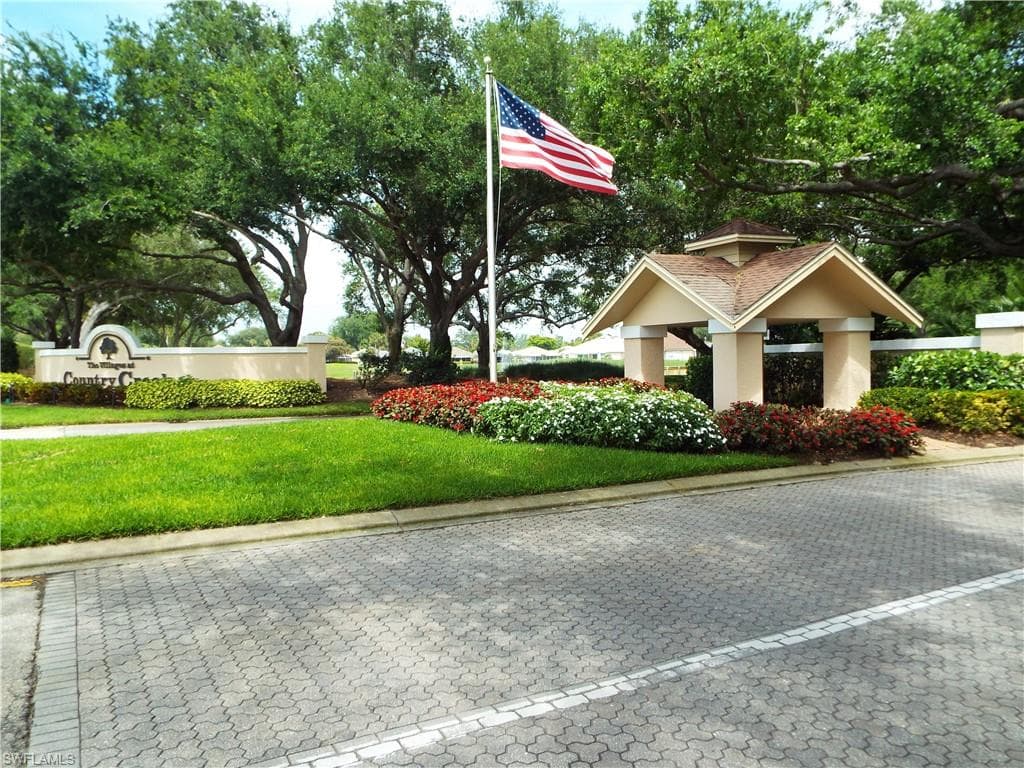 20685 Country Barn DR ESTERO, FL 33928