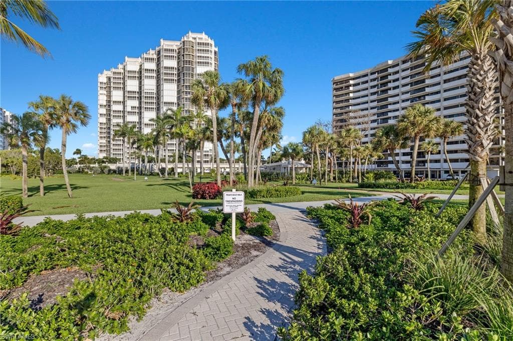 4021 Gulf Shore BLVD N 202 NAPLES, FL 34103