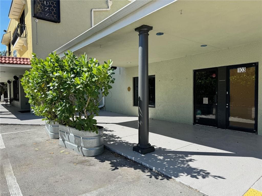 2400 1st ST 104 FORT MYERS, FL 33901