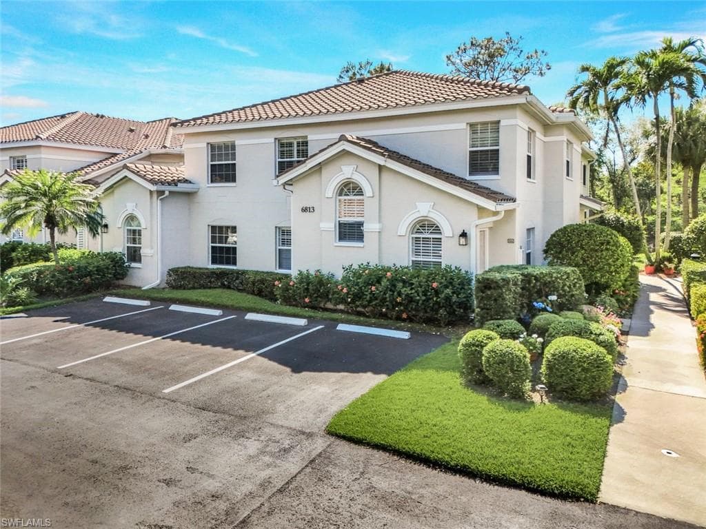 6813 Satinleaf RD S 204 NAPLES, FL 34109