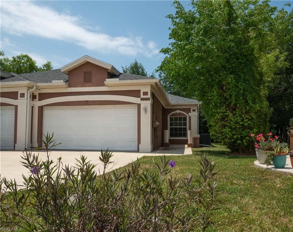 8525 Tamara CT BONITA SPRINGS, FL 34135