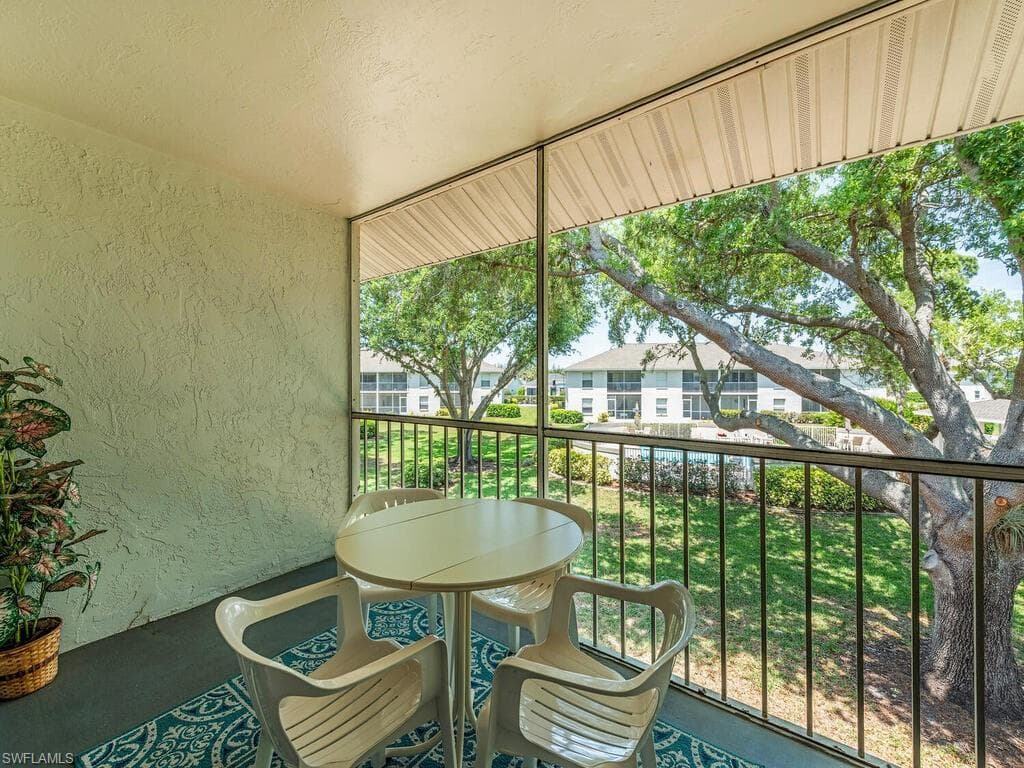1344 Derbyshire CT D204 NAPLES, FL 34116