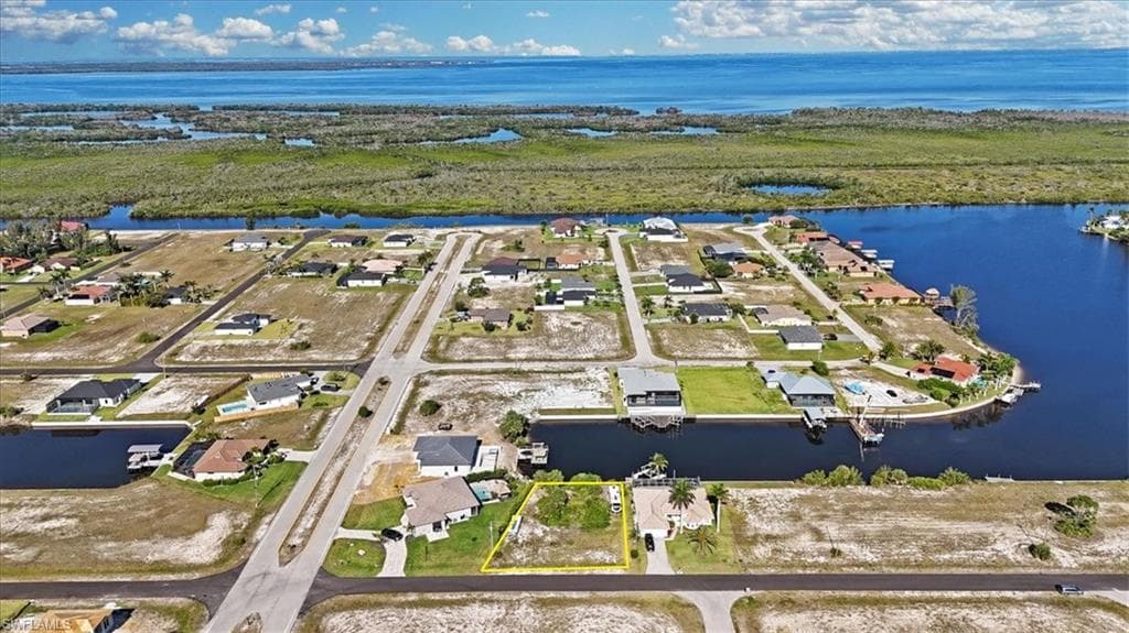 3208 45th PL CAPE CORAL, FL 33993