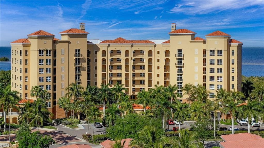 3321 Sunset Key CIR 104 PUNTA GORDA, FL 33955