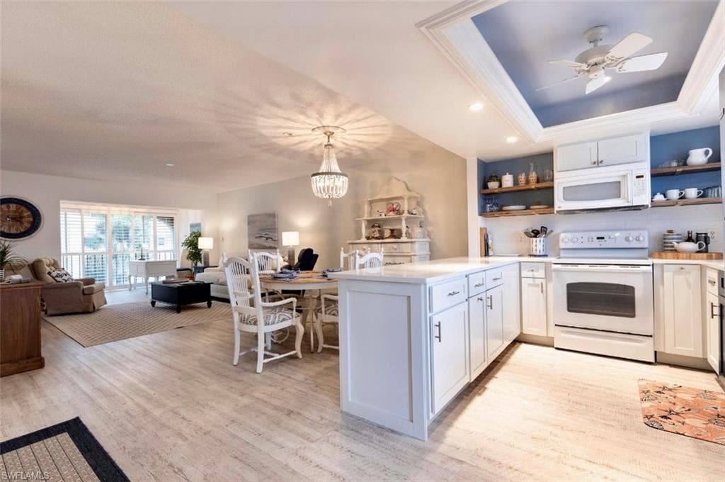 5 High Point CIR W 305 NAPLES, FL 34103
