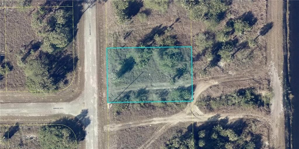563 Naples AVE S LEHIGH ACRES, FL 33974