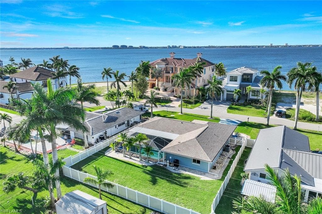 355 Bayshore DR CAPE CORAL, FL 33904