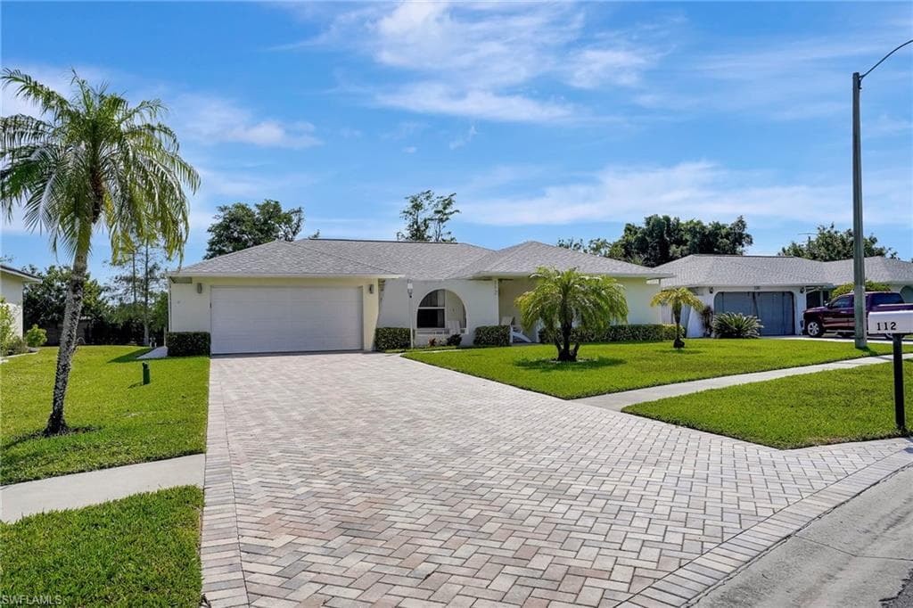 112 Versailles CIR NAPLES, FL 34112
