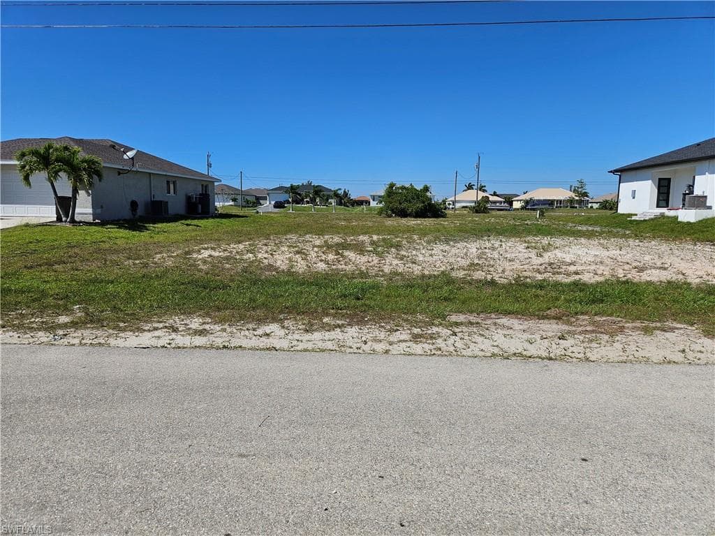 4421 32nd TER CAPE CORAL, FL 33993