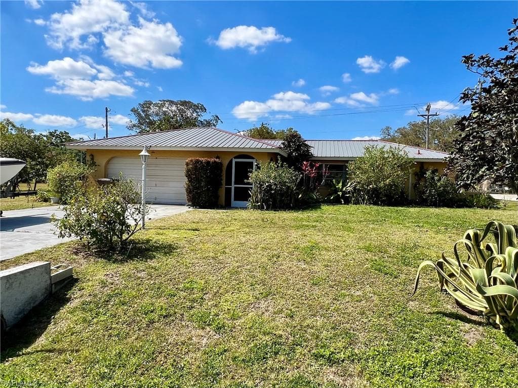 323 Edward AVE LEHIGH ACRES, FL 33936