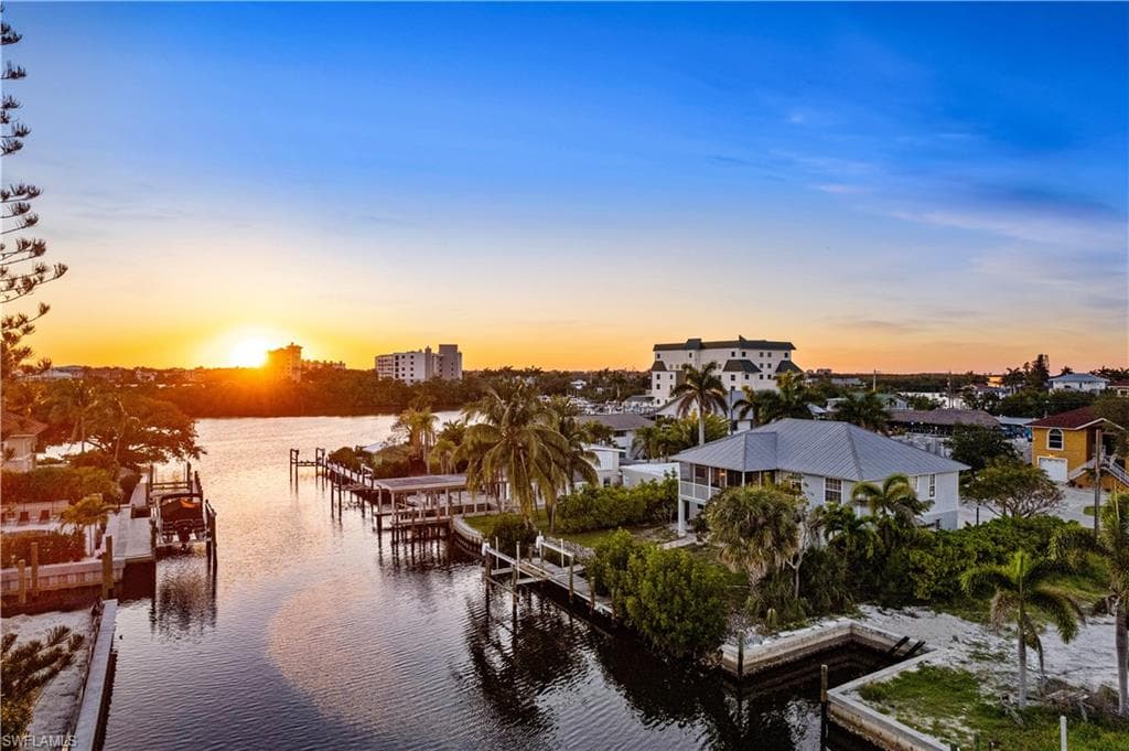 240 1st ST BONITA SPRINGS, FL 34134