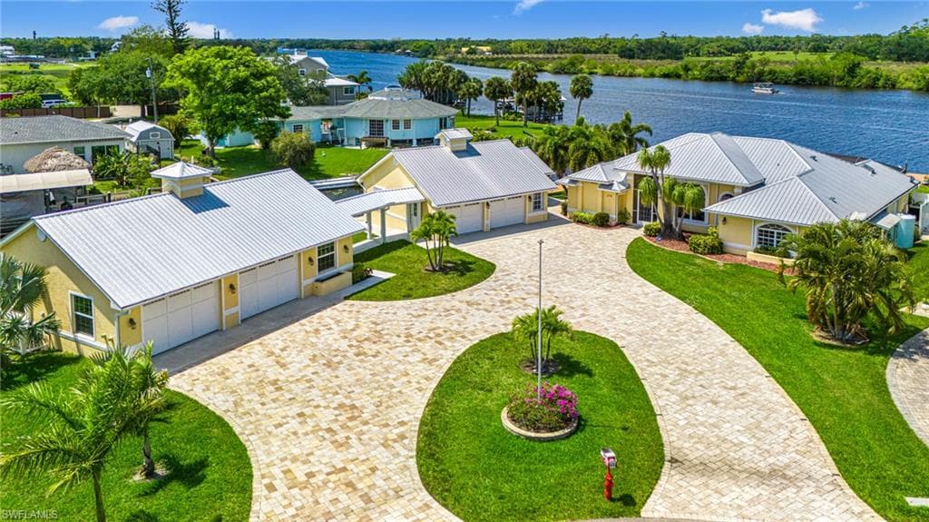2110 Waylife CT ALVA, FL 33920
