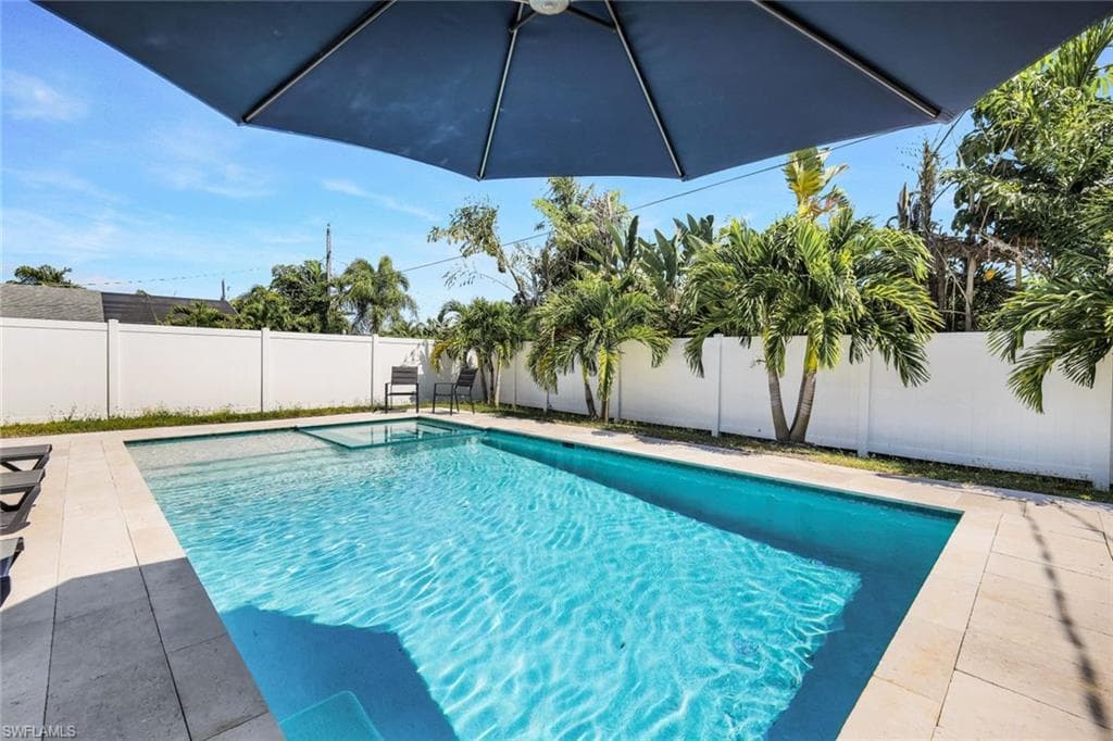 560 99th AVE N NAPLES, FL 34108