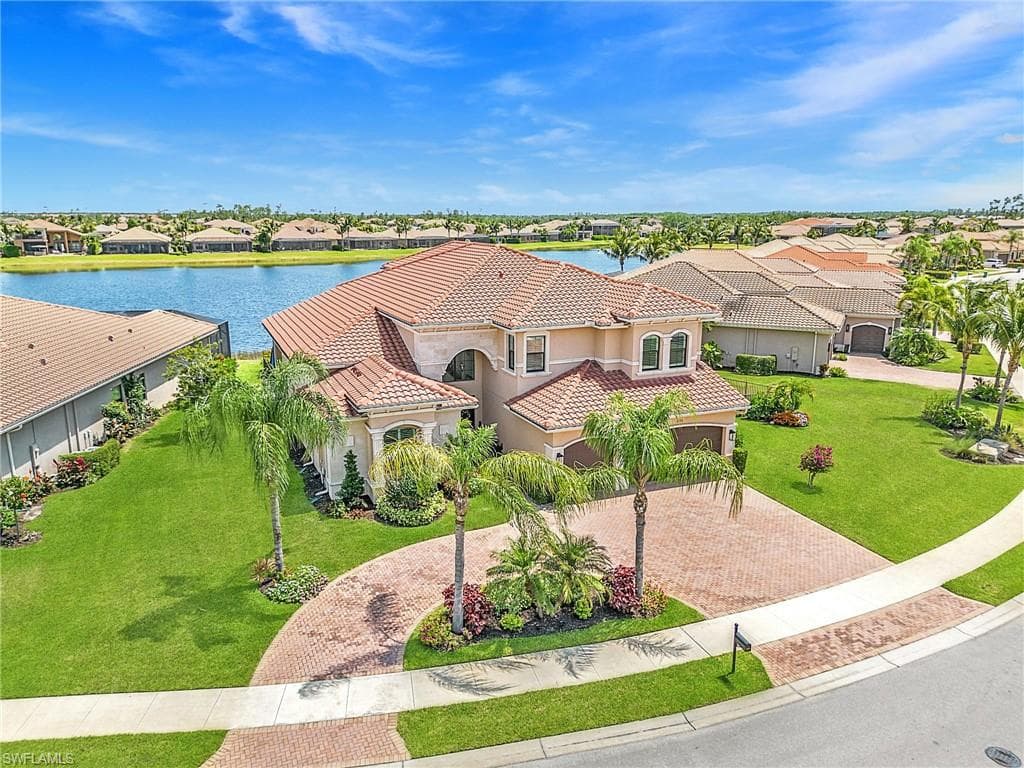 2951 Cinnamon Bay CIR NAPLES, FL 34119