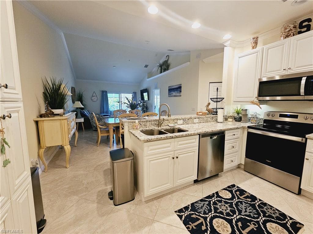 1051 Winding Pines CIR 208 CAPE CORAL, FL 33909