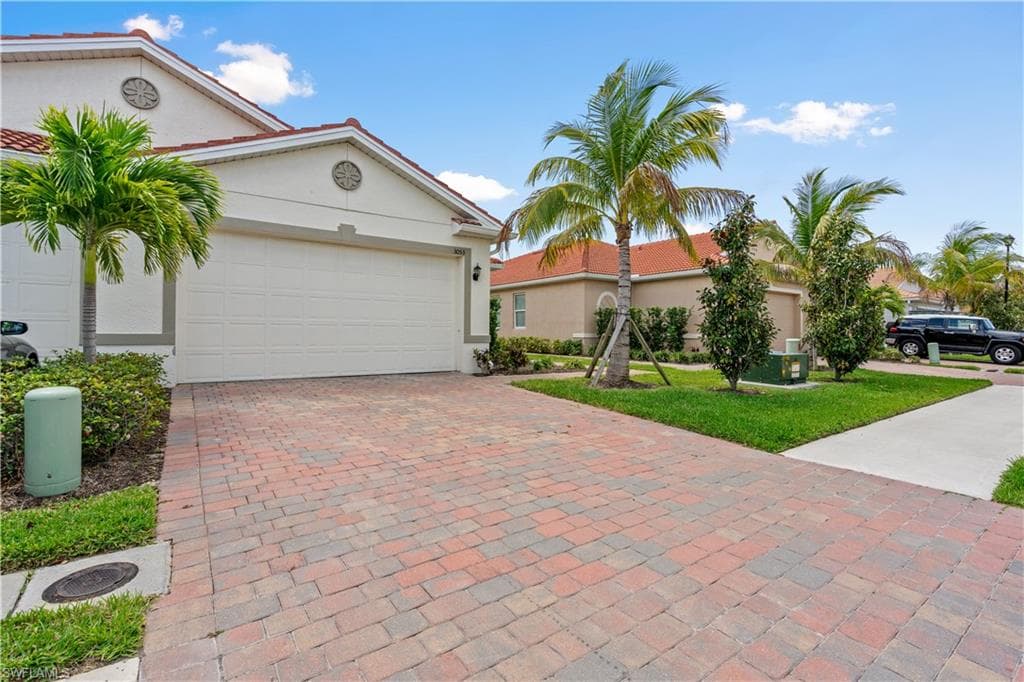 3053 Royal Gardens AVE FORT MYERS, FL 33916