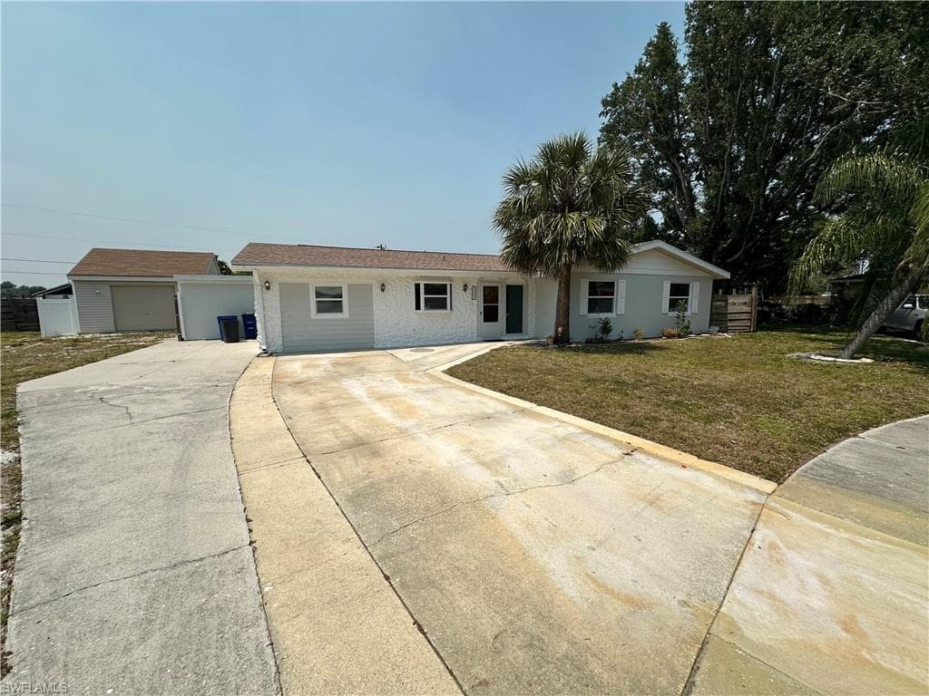 1934 Howe CT NORTH FORT MYERS, FL 33903