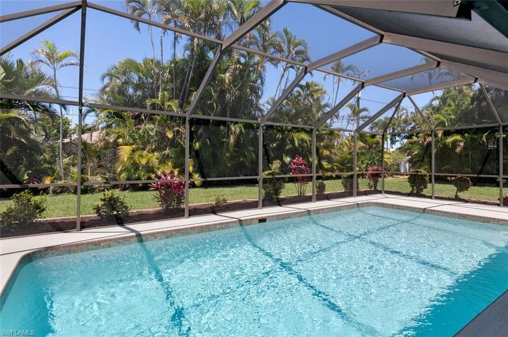 605 SE 35th TER CAPE CORAL, FL 33904