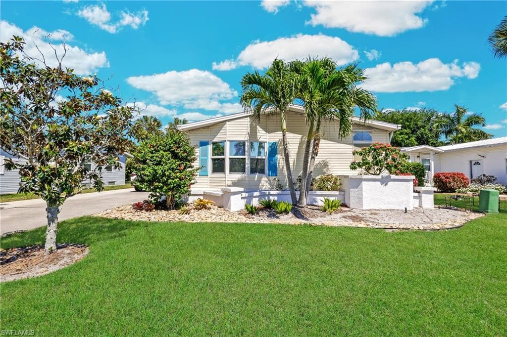 26192 Bonita Fairways CIR BONITA SPRINGS, FL 34135
