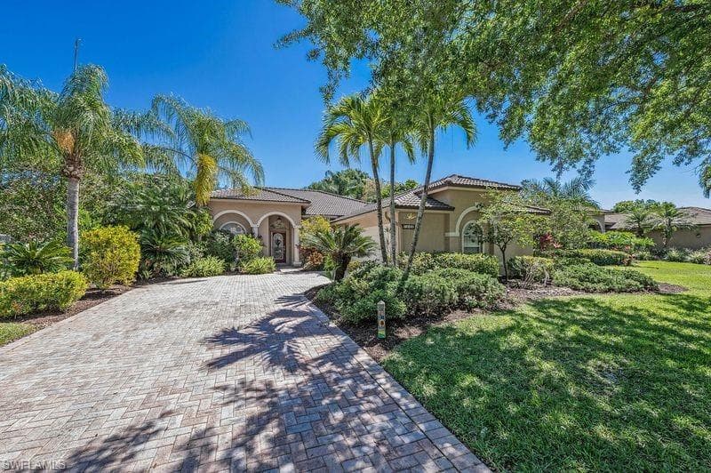 7826 Naples Heritage DR NAPLES, FL 34112