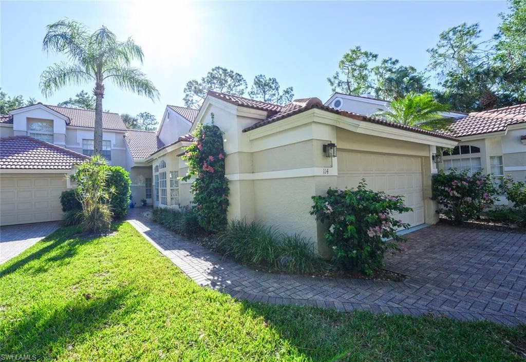 114 Amblewood LN NAPLES, FL 34105