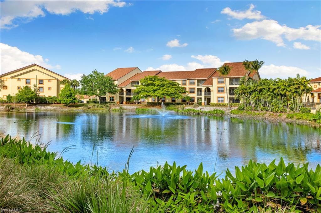 7915 Preserve CIR 238 NAPLES, FL 34119
