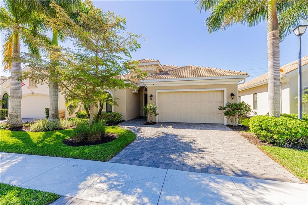 1606 Serrano CIR NAPLES, FL 34105
