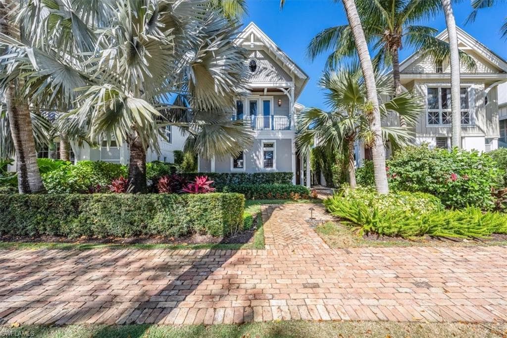 52 6TH ST S NAPLES, FL 34102