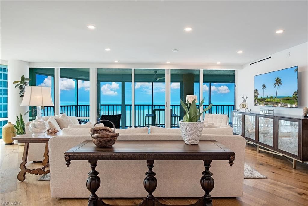 4651 Gulf Shore BLVD N 1401 NAPLES, FL 34103