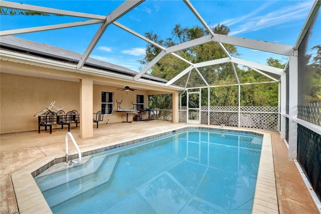 1860 VINTAGE AVE LEHIGH ACRES, FL 33972