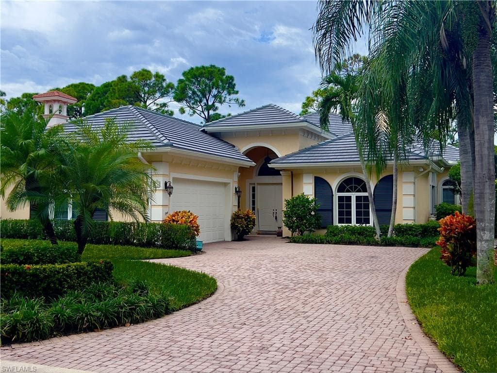 257 Charleston CT NAPLES, FL 34110