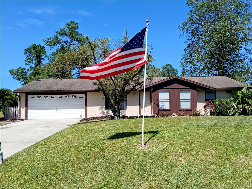 949 Dobbins ST E LEHIGH ACRES, FL 33974