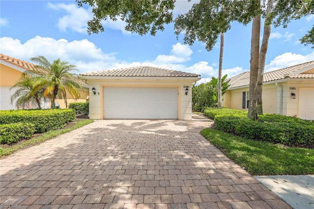 5361 Guadeloupe WAY NAPLES, FL 34119