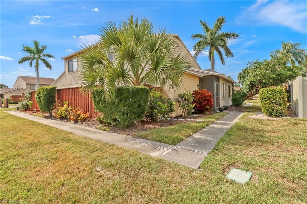 5274 Cedarbend DR 4 FORT MYERS, FL 33919
