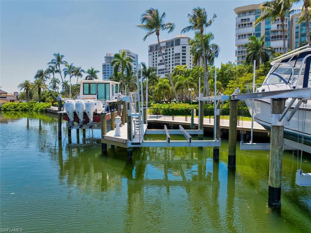 4450 Gulf Shore BLVD N NAPLES, FL 34103