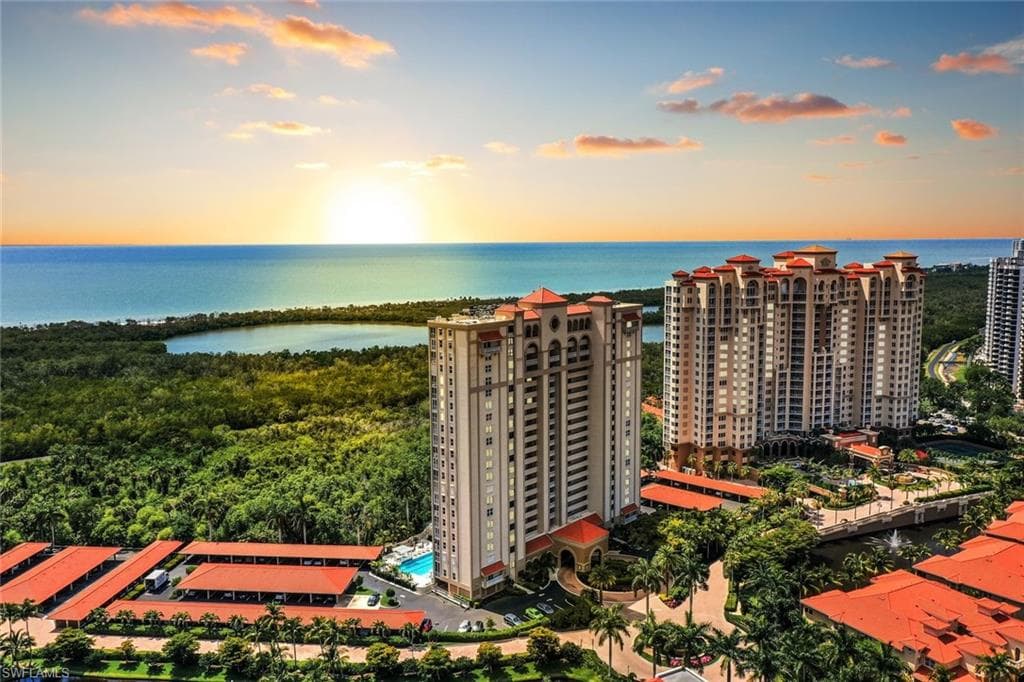 6585 Nicholas BLVD 603 NAPLES, FL 34108